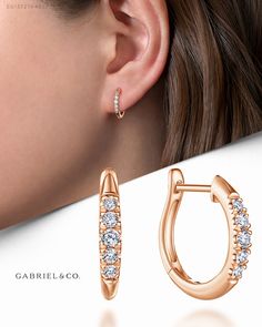 Five round cut diamonds adorn each of these scalloped rose gold huggie earrings, the epitome of wearable sophistication   EG13327K45JJ #GabrielNY #DiamondJewelry #FineJewelry#FineJewelry#FashionJewelry#UniqueJewelry#GiftIdeas#UniqueGifts #Earrings #FashionEarrings Small Round Earrings, Diamond Round Earrings, Baali Earring Gold, Ear Rings For Kids Gold, Dailywear Earrings Gold Indian, Daily Wear Diamond Earrings, Ear Ring Design, Ring Earrings Gold, Flat Earrings