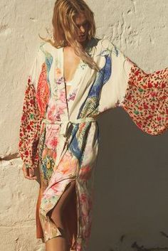 Cute Robes For Women, Kimono Photoshoot, Palm Royale, Kimono Lingerie, Feminine Clothing, Weekend Fashion, Anthropologie Clothing, Mode Kimono, Honeymoon Lingerie