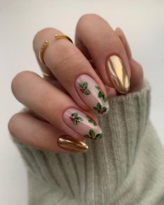 50+ Best Holiday Nails You Need To Try Out! - Prada & Pearls Short Pointed Acrylic Nails, Gold Chrome Nails, Paint Nails, Holiday Nail Designs, Christmas Gel Nails, Her Nails, Holiday Nail Art, Nail Files, Nail Styles