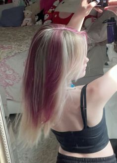 #y2khair #y2k #hairinspo #hair #haircolor Pink Chunky Highlights In Blonde Hair, Pink Hair Y2k, Streaks In Blonde Hair, Y2k Hair Dye, Pink Chunky Highlights, Blonde And Pink, Hair Stripes, Skunk Hair, Chunky Highlights