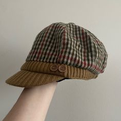 Never Worn No Flaws Retro Winter Hat One Size, Brown Casual Cloche Hat One Size, Beige Visor Hat For Fall, Trendy Brown Hat One Size, Trendy Brown Hats One Size, Trendy Brown One-size Hats, Retro Beanie Hat For Fall, Casual Fall Cloche Cap, Casual Plaid Hat For Fall