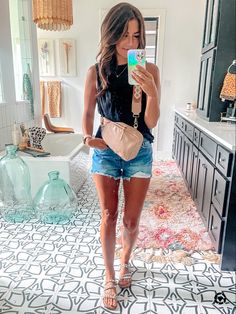 Running errands or visiting the beach - This outfit is my number 1 go to. Especially the bag. #anthropologie #beachstyle #sandals #ootd Errands Outfit Winter, Errands Outfit Spring, Chic Athleisure Outfits, Running Errands Outfit, Errands Outfit, Beach Chic