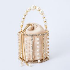 SPECIFICATIONSStyle: FashionShape: BucketPlace Of Origin: GUANG DONG ProvincePattern Type: Hollow OutOrigin: CN(Origin)Occasion: PartyModel Number: AK-1912202Main Material: MetallicLining Material: PolyesterInterior: Cell Phone PocketHardness: HARDGender: WOMENDecoration: DiamondsDecoration: BeadingDecoration: Hollow OutDecoration: ChainsDecoration: PearlClosure Type: STRINGBrand Name: AlizekerrMaterial: Metal Craft :Handmade Size:  Length 5.31in/13.5cm  Width 5.31in/13.5cm  Height 4.72in/12cm N Cage Bag, Metallic Clutch Bag, Pearl Clutch Bag, Metallic Handbags, Pearl Clutch, Bridal Handbags, Designer Clutch Bags, Metallic Clutch, Bucket Purse