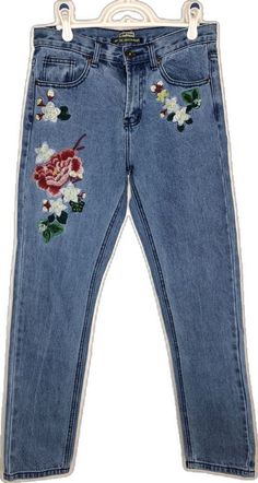 Cheap Floral Embroidered Jeans For Fall, Cheap Floral Embroidered Denim Jeans, Floral Embroidery Medium Wash Cotton Jeans, Trendy Floral Embroidered Fitted Jeans, Floral Embroidered Jeans With Multicolor Detail, Embroidered Jeans, Top Trends, Jeans Size, Color Blue