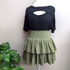 Size M 13.5"-17" Stretched 15" Length Beautiful Color, Perfect For Transitioning Into Fall 100% Cotton Green Tiered Beach Skirt, Tiered Green Beach Skirt, Casual Skirt With Smocked Back For Brunch, Casual Tiered Bottoms For Brunch, Casual Flowy Skirt With Ruffle Hem, Casual Stretch Skirt With Ruffle Hem, Flowy Casual Skirt With Ruffle Hem, Casual Tiered Gathered Skirt Bottoms, Casual Tiered Gathered Skirt