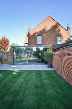 minimal windows sliding glass doors to rear and side contemporary London extension. Family Townhouse, Modern Patio Doors, Luxury Garden Design, Track Design, Townhouse Garden, Side Extension, Agricultural Buildings, Window Projects