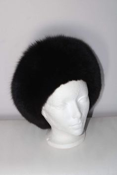 Beautiful real fox fur hat with black lin fabric. 57 cm / large Black Faux Fur Hat With Faux Fur Trim, Black Hat With Faux Fur Lining, Fur Headband, Black Fox, Velvet Hat, Fox Fur Coat, Fur Hat, Skull Cap Beanie, Mink Fur