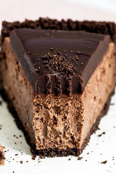 Death by Chocolate Cheesecake features chocolate in FOUR forms: cookie crust, homemade double chocolate cheesecake filling, and an easy from-scratch chocolate ganache topping. The best recipe ever! So delish. #chocolatecheesecake #deathbychocolate