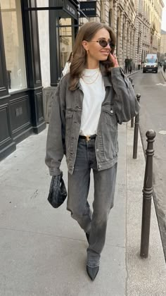 Androgynous Outfits, Minimalist Fashion Women, Outfit Plan, Androgynous Fashion, Tomboy Fashion, Office Outfits, Jeans Style, Minimalist Fashion, Work Outfit