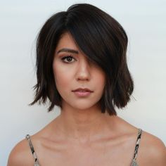 Bob Haircut with Bangs for Thick Hair Bobbed Hairstyles, Golden Blonde Hair Color, Brunette Hair Cuts, Bangs Ideas, Brunette Bob, Shaggy Bob, Brown Hair Inspo