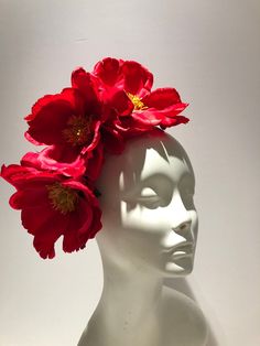 Red Magnolia, Floral Fascinators, Red Fascinator, Van Cleef And Arpels Jewelry, Pearl Bridal Headband, Derby Fascinator, Polo Match, Flower Fascinator, Headband Flower