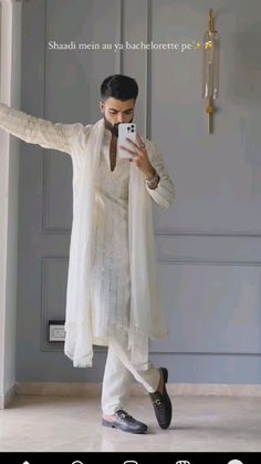 Kurta For Sangeet Men, Wedding Outfits Men Indian, Male Kurta Design Mens Fashion, Indian Traditional Men Outfit, Traditional Kurtas For Men, Grooms Engagement Outfit, Pelli Dress For Men, Tux For Men Wedding, Shadi Outfit For Men