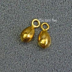 DESCRIPTION: Thank you for coming in! Exciting 18k solid gold finding! Handmade cute full teardrop charm that you can hang on your jewelry! You'll get 2 pieces per winning! Size: 3.3mmx8.2mm including 3mm loops(1.5mm holes) WEIGHT: 0.28 grams (approx) MATERIAL: 18k Solid Yellow Gold Gold Rate, Chain Extenders, Diamonds And Gold, Yellow Gold Chain, Gold Beads, Gold Chains, Solid Gold, Pearl Earrings, Yellow Gold