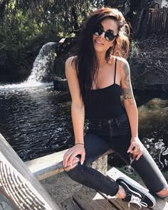 Vans Style Women, Kylie Rae, Outfit Street Style, Vans Style, Black Vans, Edgy Look, Style Women, Edgy Outfits