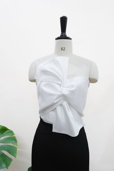 This Top is already to sent  Red Bow Tie Top with 2 layers Lining: 2 side Silk Maining: Taffe there is splendent in fabric  Just 1piece in stock  Size M Bust 88-92cm Waist 68-72cm Formal Sleeveless Top With Bow, Elegant Bandeau Corset For Party, Elegant Bandeau Corset For Formal Occasions, Elegant Bandeau Corset For Formal Events, Chic Satin Corset For Formal Occasions, Chic Formal Satin Corset, Chic Bandeau Satin Corset, Chic Satin Bandeau Corset, Elegant Bandeau Top For Party