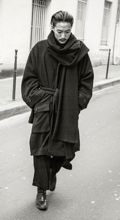 Man's Overcoat, All Black Fashion, Couture Tops, Japanese Outfits, Yohji Yamamoto, Get Dressed, Boy Fashion, Capsule Wardrobe