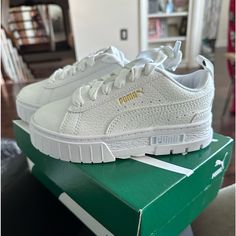 11c Us Child Mayze Lth Ps Puma White Gold Logo Brand New Never Worn With Box Nose Aesthetic, Gold Logo Branding, Puma Outfits, New Puma Sneakers, Goal Aesthetic, Pretty Shoes Sneakers, Puma White, Girly Shoes, Puma Sneakers