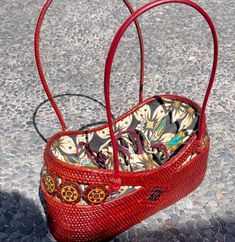 Experience luxury and sustainability with our custom handmade rattan handbags. Free shipping available for a limited time only. Shop now and make a fashion statement. Western Style Interior, Rattan Bags, Rattan Handbags, Rattan Bag, Red Maroon, Beach Bags, How To Make Handbags, Formal Outfit, Eye Catching Colors