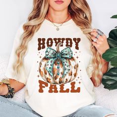 HOLIDAY ANNOUNCEMENT : Get your orders in by December 11th and choose a shipping upgrade to ensure delivery by December 24th! Like last year, our shipping partners can't promise exact delivery dates.  Howdy Fall Shirt, Cowboy Western Shirt, Fall Shirt for Women, Fall Coquette Shirt, Animal Print T-Shirt, Coquette Bow Tee, Comfort Colors ✨ PRODUCT DETAILS ✨  Comfort Colors® shirt is a perfect blend of classic style and unbeatable comfort. Made from 100% ring-spun cotton, this shirt features a rel Fall Coquette, Coquette Shirt, Animal Print T Shirts, Shirt Coquette, Coquette Bow, Fall Shirt, Cowboy Western, Cow Boy, Western Shirt