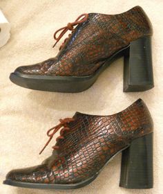 ✿ VTG Newport News Chunky High Heel Faux Alligator Oxford Shoes size 8 Bronze and Black Moc Croc - great for fall. Very Good Used Vintage with minor signs of wear consistent with its age.  Smoke Free Home, combine shipping and save. Chunky High Heels, Newport News, Grunge Goth, Fashion Aesthetic, Womens Oxfords, Newport, Alligator, The Ordinary, High Heel