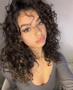 Beauty Treatments Skin Care, Long Hair Wedding Styles, Curly Hair Styles Easy, Wavy Curly Hair, Curly Hair Inspiration, Hair And Beauty Salon, Curly Girl Hairstyles, Dream Hair