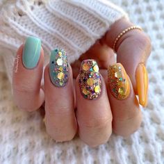 All Powdered Up - Dip Powder on Instagram: “Dreaming of sunny days ahead ☀️ 🏖 ⁣ ⁣ ⁣ ⁣ Colors:⁣ 💛Hay, Girl⁣ ✨Pirate’s Treasure⁣ 💙Vitamin Sea⁣ ⁣ ⁣ #dip #dippowder #dipnails…” Pirate Nails Design, Cute Dip Powder Nails, Girl Pirate, Seashell Nails, Accent Nail Designs, Nail Designs For Summer, Beach Nail Designs, Beach Nail, Art Designs Ideas