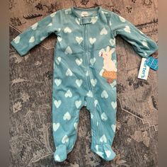 Nwt Carter’s Size 6 Month, Fleece Footed Pajamas With Double Zipper. Cute Long Sleeve Soft Onesie, Cute Soft Long Sleeve Onesie, Super Soft Long Sleeve Onesie For Playtime, Super Soft Long Sleeve Onesie For Bedtime, Long Sleeve Super Soft Onesie For Bedtime, Long Sleeve Onesie For Bedtime, Cozy Long Sleeve Blue Onesie, Blue Winter Onesie For Sleep, Blue Winter Sleep Onesie