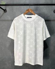 Limited edition 2024 louis vuitton unisex t-shirt q280423001ProductInformation:Premium polyester which is ultra-soft and incredibly comfortable.Fabric is durable and resistant to wrinkles, shrinking, and mildew.Features ensure long-lasting Luxury Monogram Print Short Sleeve T-shirt, Luxury Monogram Print Crew Neck T-shirt, Luxury White Top With Monogram Print, Luxury White Short Sleeve T-shirt, Louis Vuitton Mens Shirts, Louis Vuitton Men, Home T Shirts, Personalized Products, Limited Editions