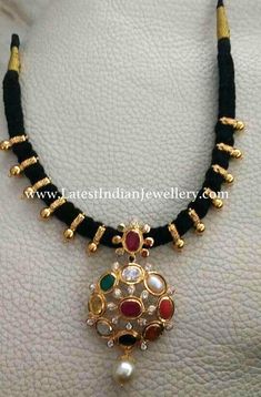 Temple Jewellery Earrings, Pearl Jewelry Design, Gold Jewelry Simple Necklace, Gold Necklace Indian Bridal Jewelry, Beaded Necklace Designs, Antique Jewelry Indian, Gold Pendant Jewelry