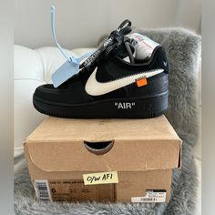 The 10: Nike Air Force X Off White Nwt Authentic! Men’s Size 6 Light Running Shoes, Blue Basketball Shoes, Navy Blue Sneakers, Mens Highlights, Nike Sacai, Nike Air Max Excee, Nike Vapormax, Training Sneakers, Nike Kyrie