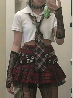 Scene Fem Outfits, Scene Punk Aesthetic, School Emo Outfits, Goth Uniform Outfit, Alt Outfits With Ties, Double Belt Outfits Emo, Alt Outfits Fem, Gothic Outfit Ideas For School, Goth Scene Outfits