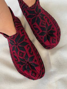 Cozy, warm, and comfortable slippers with snowflakes are made from high-quality Turkish yarn. The slippers are easy to wash and store. You can take them with you on your weekend getaways to a hotel or a cottage or just lounging at home. The slippers are also perfect guest shoes, as they are suitable for several sizes and are well washed. The slippers are seamless, as I knit by hand on round needles. Hand knitted with love and care! Vegan and Cruelty-Free. CARE Machine wash cold/warm gentle cycle Comfortable Winter Slippers For Home, Cozy Knitted Slippers With Round Toe, Hand Knitted Round Toe Slippers For Winter, Hand-knitted Round Toe Winter Slippers, Hand Knitted Round Toe Winter Slippers, Cozy Handmade Winter Slippers, Comfortable Warm Indoor Slippers, Cozy Non-slip Winter Slippers, Winter Home Slippers