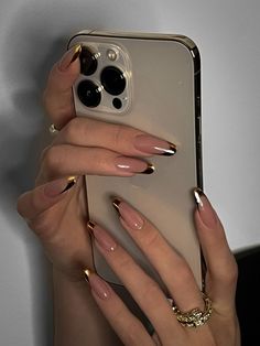 Gradient Nails, New Year's Nails, Chrome Nails, Gold Nails, Nude Nails, Nail Trends