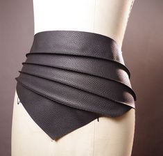 This belt is handmade from vegan faux leather, it's soft super thin vinyl. It has a twisted design. I use thin vinyl to make this stitching. If you want a thicker material, please pick the thicker one. The straps are made from durable genuine leather with grommets.  (XS - S - M - L -XL -XXL ). (4/6/8/10/12/14/16/18). Pick your waist measurement in inches and I will make it in your size. Dress form is size -6-  and 27 inches waist so you can see how it fits. Contact me if you have any questions! Thick Belt Outfit, Goth Belt, Leather Obi Belt, Leather Wrap Belt, Obi Belt, Wrap Belt, Faux Leather Belts, Waist Measurement, Leather Cuffs Bracelet