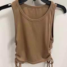 Size Small Never Worn Trendy Brown Tank Top For Spring, Spring Brown Tank Top For Day Out, Casual Brown Tank Top For Spring, Stretch Brown Crop Top, Bohemian Brown Crop Top, Cropped Brown Cotton Tank Top, Brown V-neck Crop Top, Brown Stretch Crop Top With Built-in Bra, Brown Crop Top