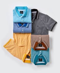 Flatlay Clothes, T-shirt Photography, Casual Shirts Men, Polo Tshirts, Clothing Store Displays, Flatlay Photography, Tshirt Photography, Mens Polo T Shirts, Men Fashion Casual Shirts