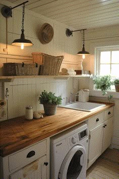 47+ Laundry Room Ideas to Transform Your Chore Routine New Laundry Room Ideas, Country House Laundry Room, Cozy Laundry Room Aesthetic, Boho Chic Laundry Room, Interior Design Laundry Room, Cozy Cottage Interior Design, Vintage Home Renovation, Pretty Laundry Room Ideas