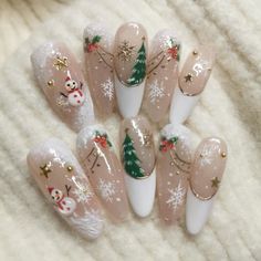 Christmas Nails Detailed, Christmas Village Nails, Gift Wrap Nails, Cute Xmas Nail Designs, 3d Christmas Nail Art, Different Christmas Nails, Christmas Theme Nail Art, Vintage Christmas Nail Art, Nail Noel Korea