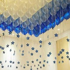 blue and white balloons are hanging from the ceiling in this room with stars on it