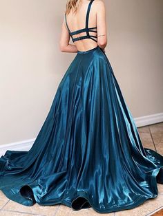 Silhouette: Eine Linie
Taille: Natürlich
Ärmellänge: Ärmellos
Stoff: Satin
Gezeigte Farbe: Dunkles Smaragdgrün
Eingebauter BH: Ja Sleeveless Evening Dress With Keyhole Back, Sleeveless Evening Dress With Keyhole Back For Prom, Sleeveless Dress With Keyhole Back For Prom, Sleeveless Tie Back Dress For Gala, A-line Evening Dress With Sweep Train For Homecoming, Formal Sleeveless Evening Dress With Keyhole Back, Sleeveless Satin Backless Dress For Prom, Fitted A-line Sleeveless Satin Dress, Satin Sleeveless Backless Dress For Prom