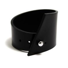 Unisex thick asymmetric black leather cuff in minimalistic geometric design. Made of thick glossy leather, edges are dyed additionally, screw stud button used as a clasp. Tech info -------------------------------------- Widest place 50mm Narrow place 30mm Clasp - screw stud button, can change position Our other items here https://prideandbright.etsy.com Keeper cuff https://www.etsy.com/listing/1040948487/keeper-cuff-wide-chunky-man-leather-cuff Gothic cuff https://www.etsy.com/listing/721189022/ Edgy Leather Cuff Bracelet, Modern Leather Cuff Bracelet, Adjustable Modern Leather Bracelet, Black Leather Cuff Bracelet For Formal Occasions, Modern Black Leather Cuff Bracelet, Modern Adjustable Cuff Bracelet With Leather Strap, Modern Black Leather Bracelet For Gift, Modern Leather Cuff Bracelets, Modern Leather Strap Cuff Bracelet As Gift