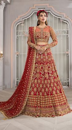 Pakistani Wedding Red Lehenga Choli for Pakistani Bridal Wear is a gracefully embellished piece that gives you a magnificent appearance at your wedding. Fast Shipping Kareena Kapoor Dresses, Sari Lehenga, Baju Kahwin, Red Lehenga Choli, Bridal Dupatta, Lengha Choli, Salwar Kamiz, Lehenga Choli Online, Red Lehenga