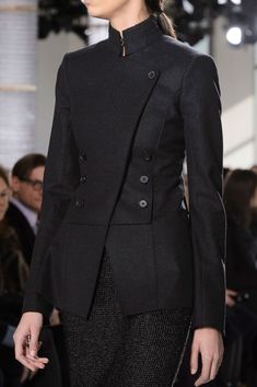 Boss Women at New York Fashion Week Fall 2015 - Details Runway Photos Woman Suit Fashion, Black Suit, Abayas Fashion, Winter Mode, Blazer Outfits, Suit Fashion, Fashion Mode, Fall 2015, Elegant Outfit