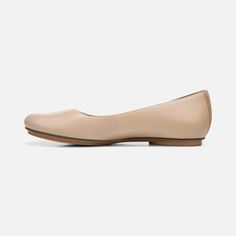 Classic slip-on ballet flats with an elegant design and every day comfort are a timeless staple. Elegant Everyday Slip-ons With Flat Heel, Classic Beige Slip-on Ballet Flats, Beige Slip-on Ballet Flats For Fall, Beige Slip-on Ballet Flats For Work, Classic Ballet Flats For Fall, Casual Almond Toe Ballet Flats For Work, Casual Ballet Flats With Flat Heel For Work, Casual Ballet Flats For Workwear, Chic Slip-on Ballet Flats Medium Width