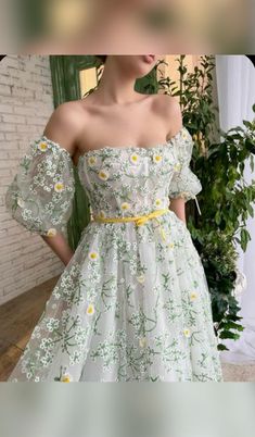 Extra Heels, Teuta Matoshi, Tulle Applique, Sweetheart Neck Dresses, Embroidery Tulle, Special Occasion Gowns, Tulle Balls, Floral Prom Dresses, Green Embroidery