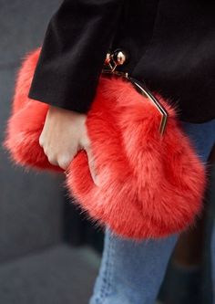 Fur Clutch, Fur Handbags, Fur Accessories, Fur Bag, Handbag Heaven, Outfit Look, Mode Vintage, Fun Bags