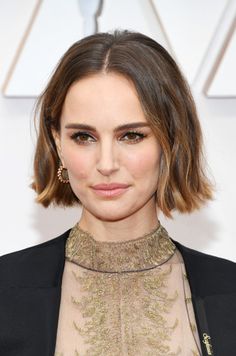 Oscar 2020, Straight Eyebrows, Membentuk Alis, Red Carpet Hair, French Bob, Eyebrow Shaping, Natalie Portman, Celebrity Hairstyles