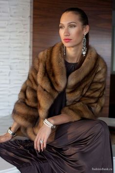 Sable Fur Coat, Walking Down The Street, Elegante Y Chic, Thousand Dollars, Fabulous Furs, Fur Jacket