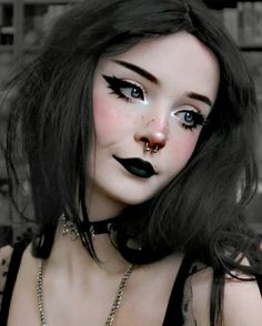 Emo Makeup Pictures, Emo Inspired Makeup, Emo Punk Makeup, Egirl Goth Make Up, Egirl Makeup Hooded Eyes, Hot Goth Makeup Looks, Milkgore Makeup, Goth Makeup No Eyebrows, Easy Goth Eye Makeup