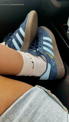 Adidas handball spezial  Adidas samba Adidas Spezial Aesthetic, Navy Sambas Outfits, Colorful Sambas, Shoe Pic, Sambas Aesthetic, Adidas Handball Spezial Outfit, Blue Sambas, Samba Adidas